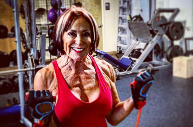 Mujer fitness de 70 años 