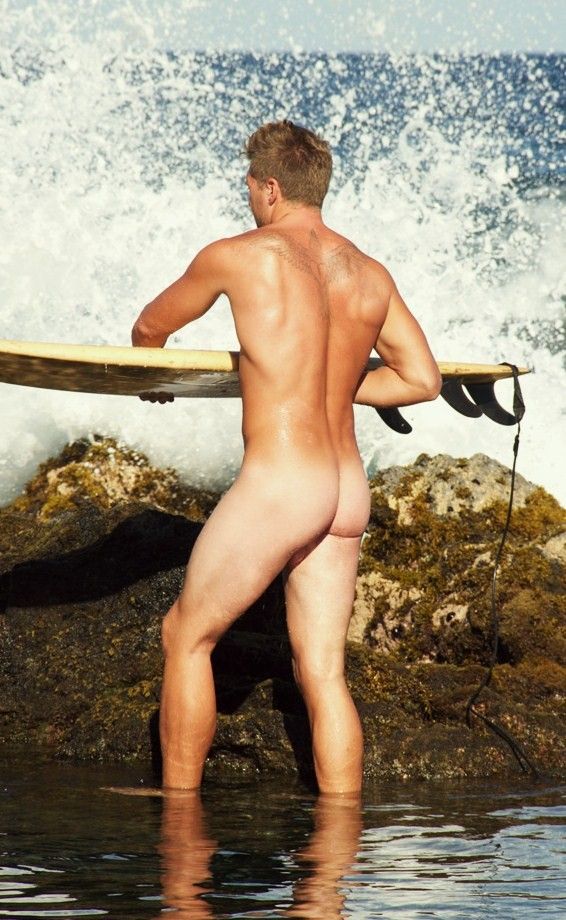 Surferos desnudos