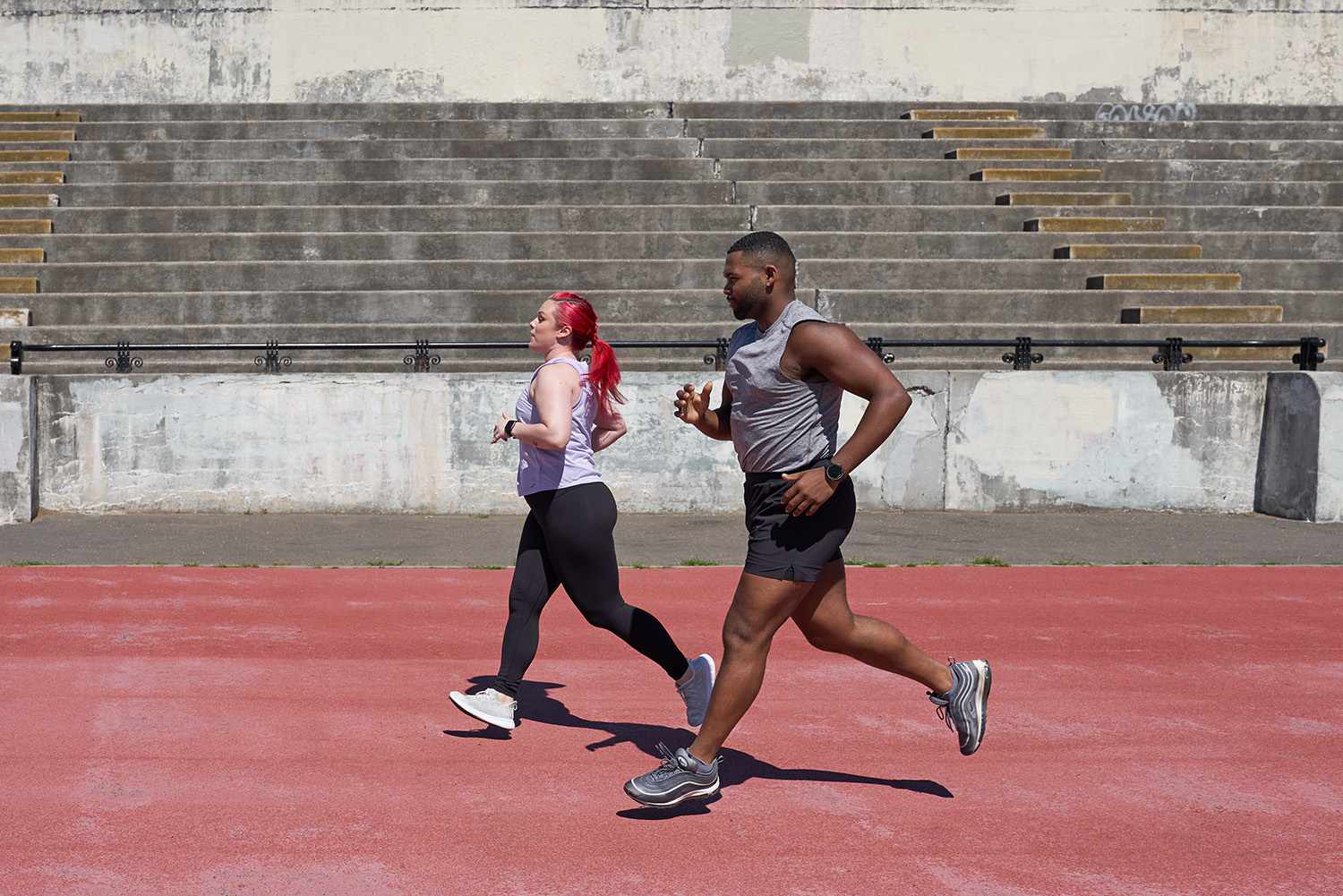 ¿Qué le ocurre a tu cuerpo cuando corres todos los días? Beneficios y riesgos de correr a diario