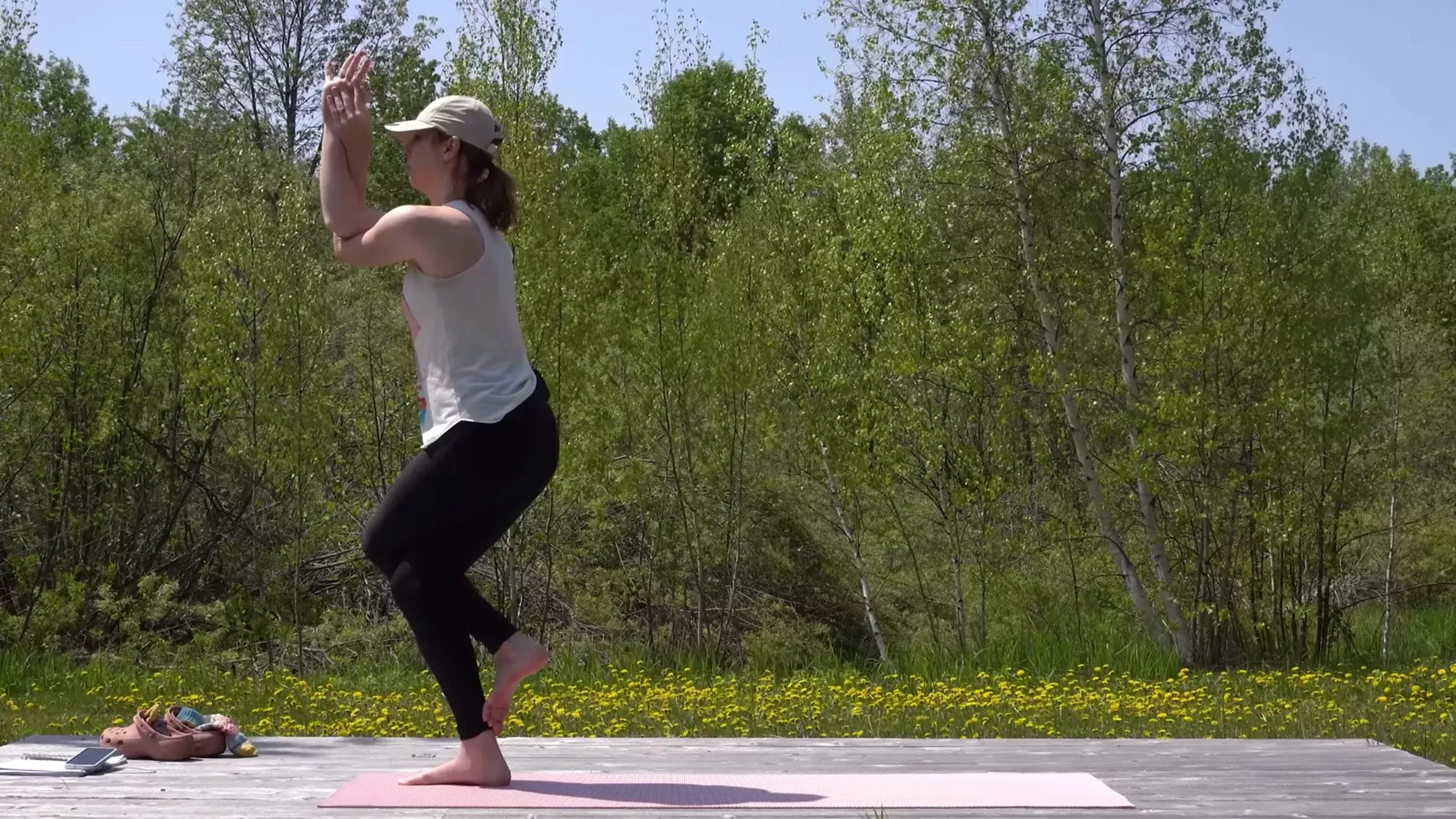 Práctica de yoga de 15 minutos para alinearse con el signo creativo e intelectual de Géminis