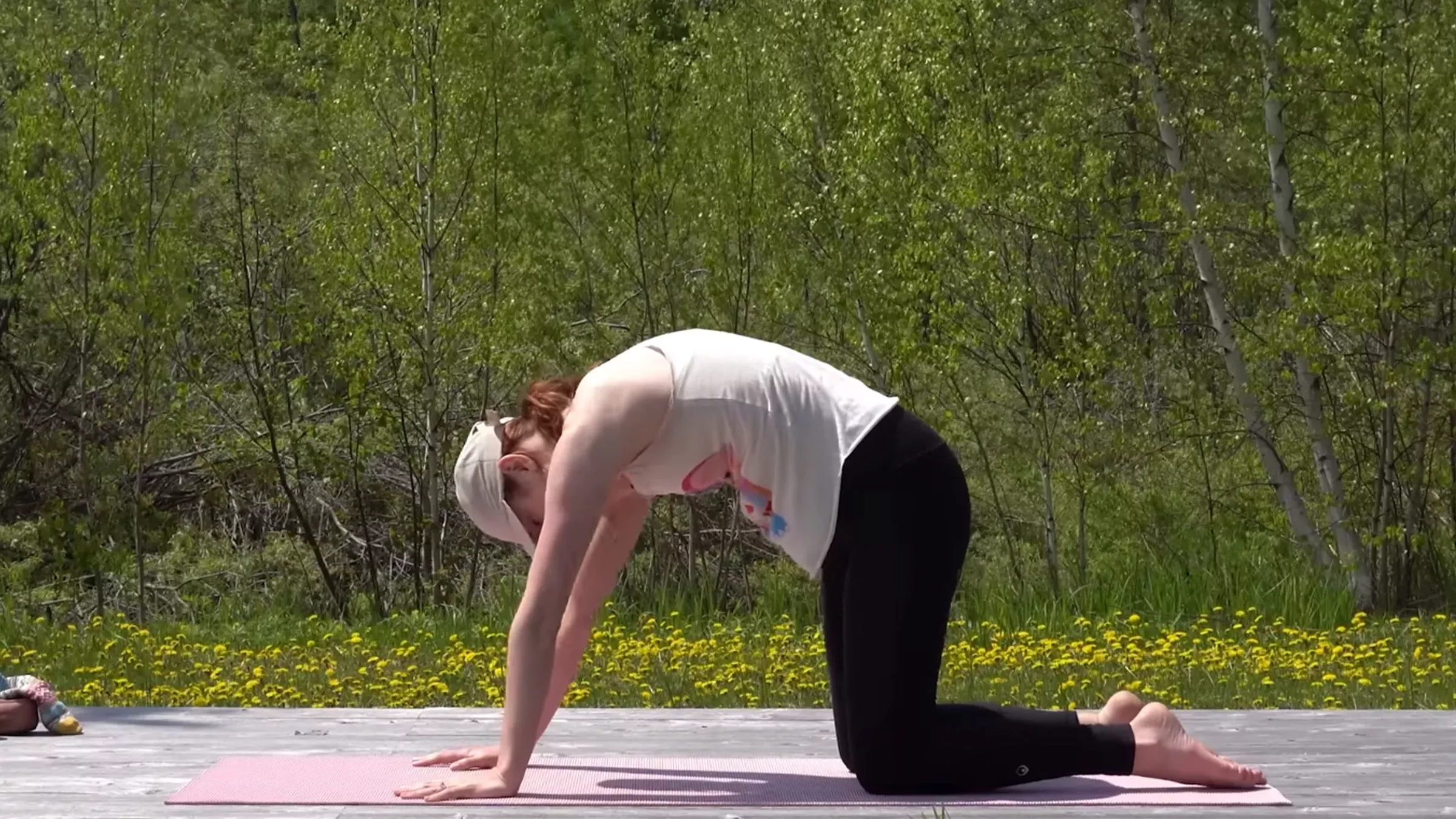 Práctica de yoga de 15 minutos para alinearse con el signo creativo e intelectual de Géminis