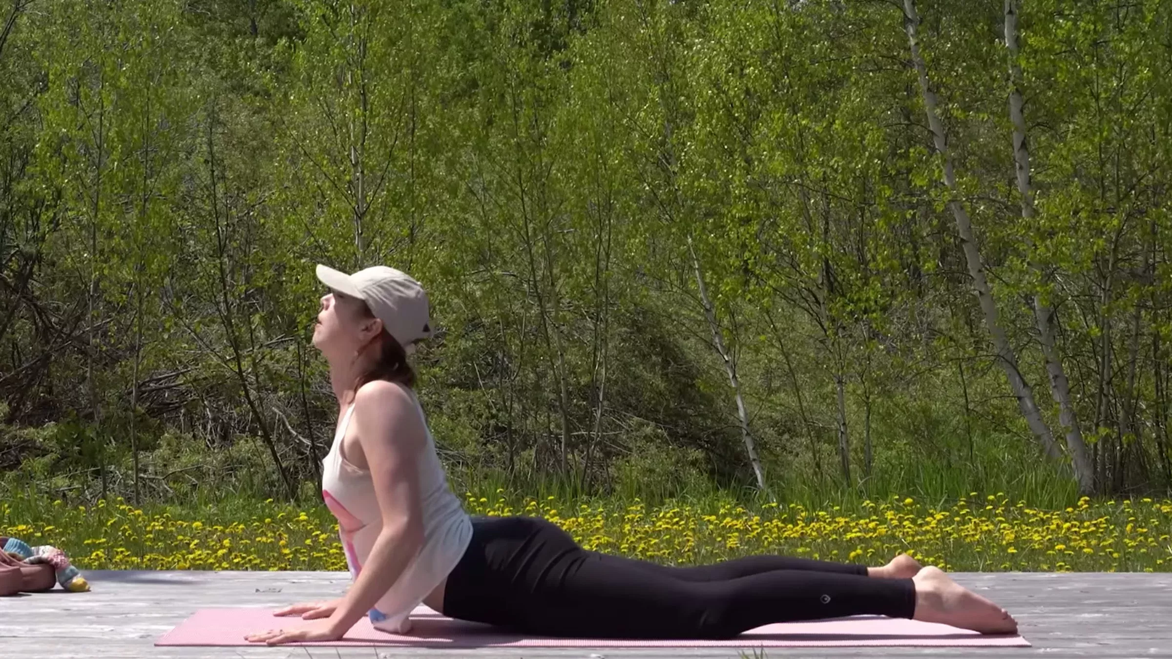 Práctica de yoga de 15 minutos para alinearse con el signo creativo e intelectual de Géminis