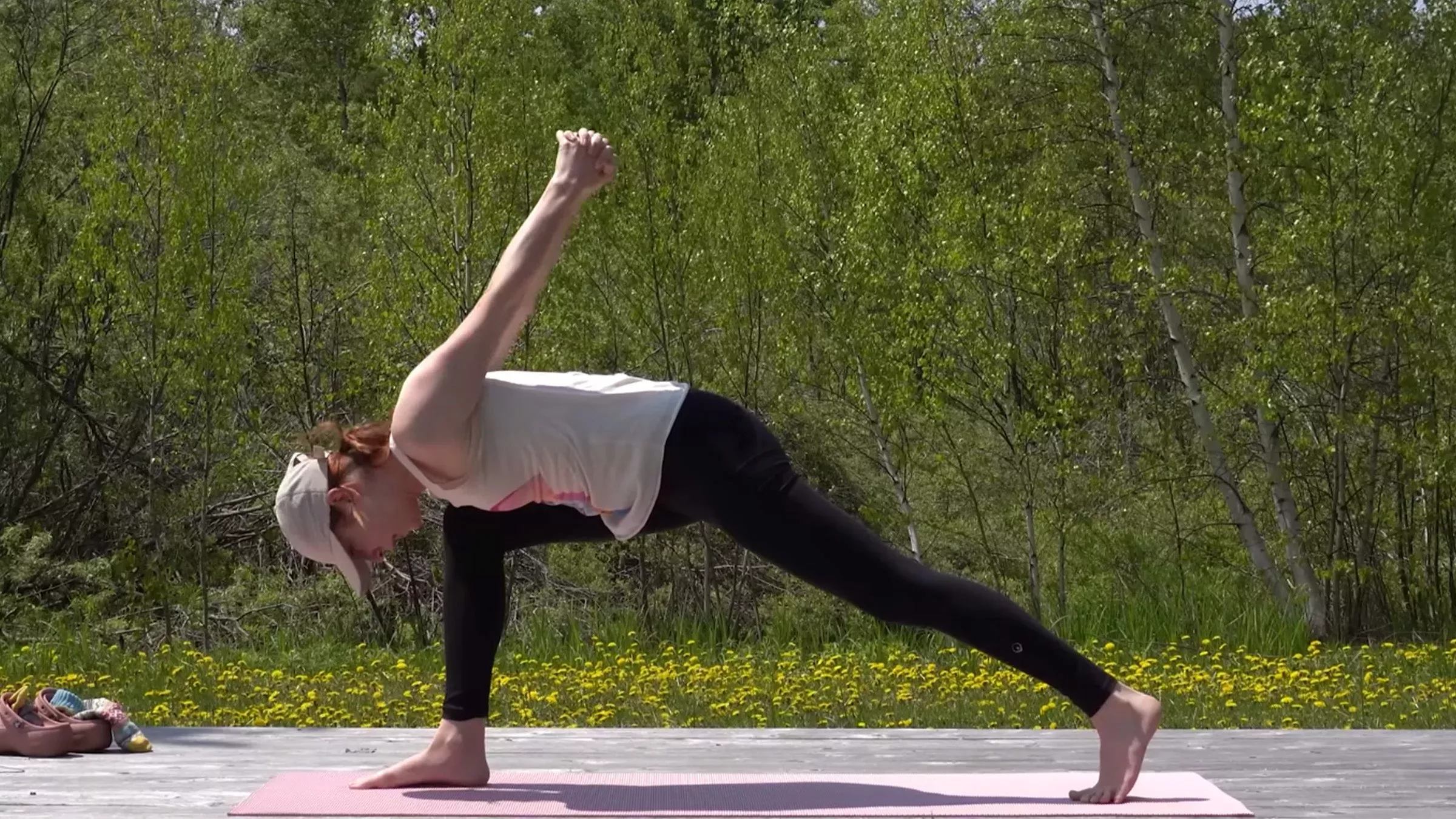 Práctica de yoga de 15 minutos para alinearse con el signo creativo e intelectual de Géminis