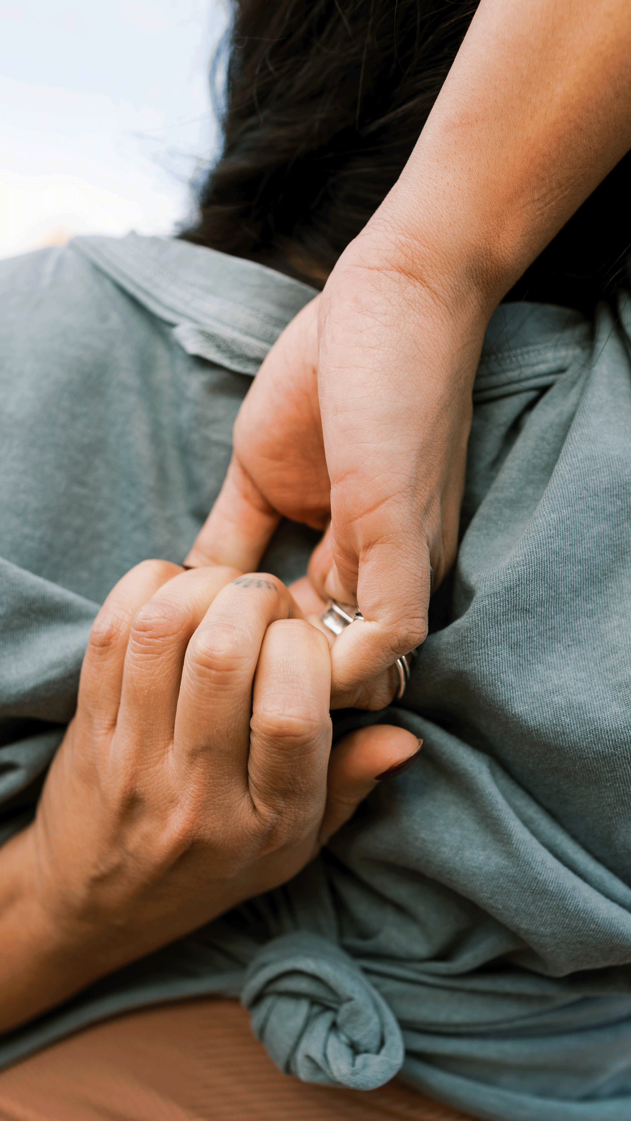 8 estiramientos imprescindibles para prevenir dolores y torceduras durante el senderismo