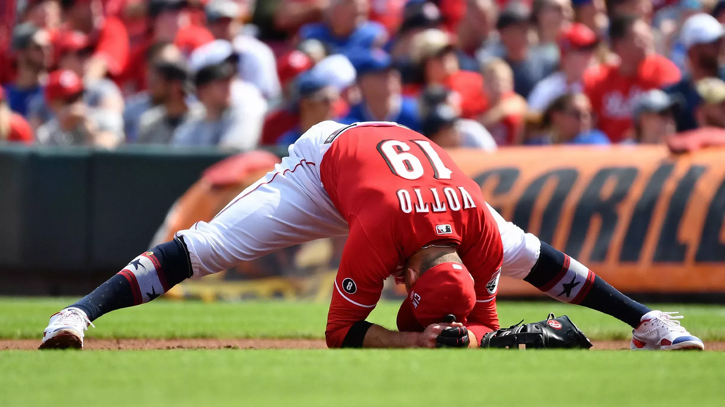 ¿Alguien se ha dado cuenta de que los estiramientos de béisbol se parecen MUCHO a las posturas de yoga? Nosotros sí.