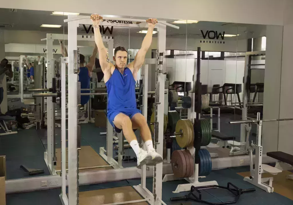 Entrenamiento de fuerza y potencia para la parte superior del cuerpo del atleta olímpico Joe Clarke