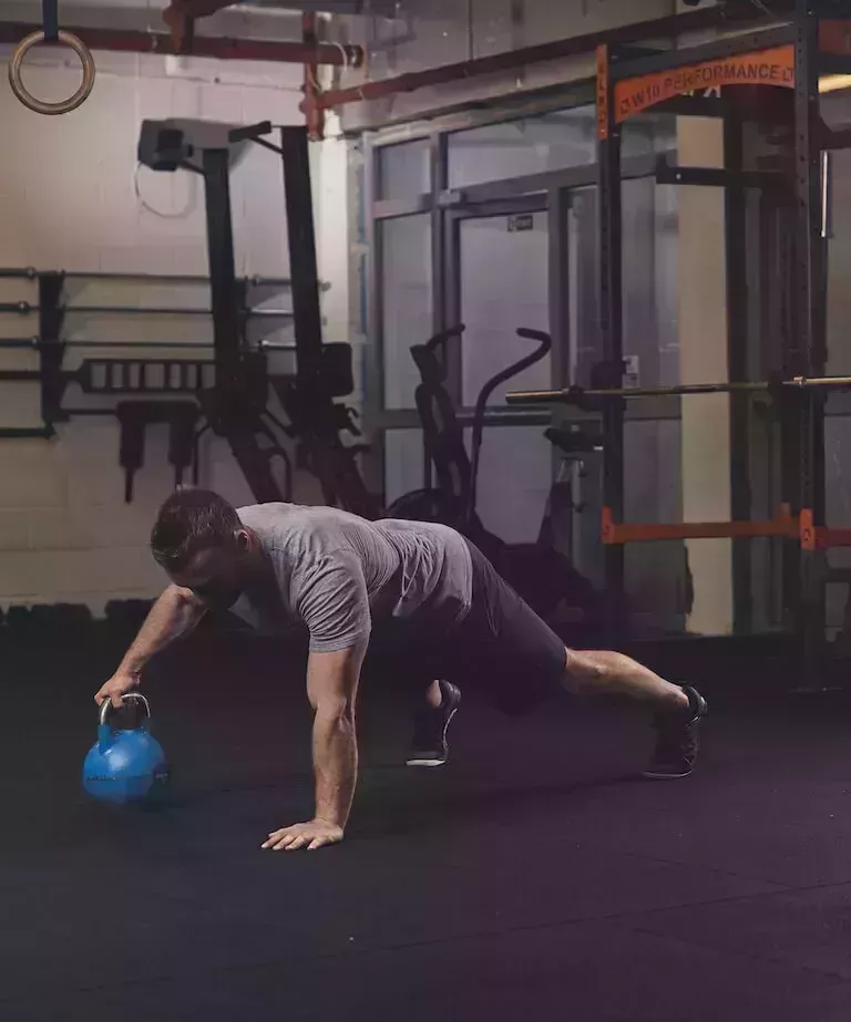 Los mejores ejercicios con kettlebell para cada parte del cuerpo