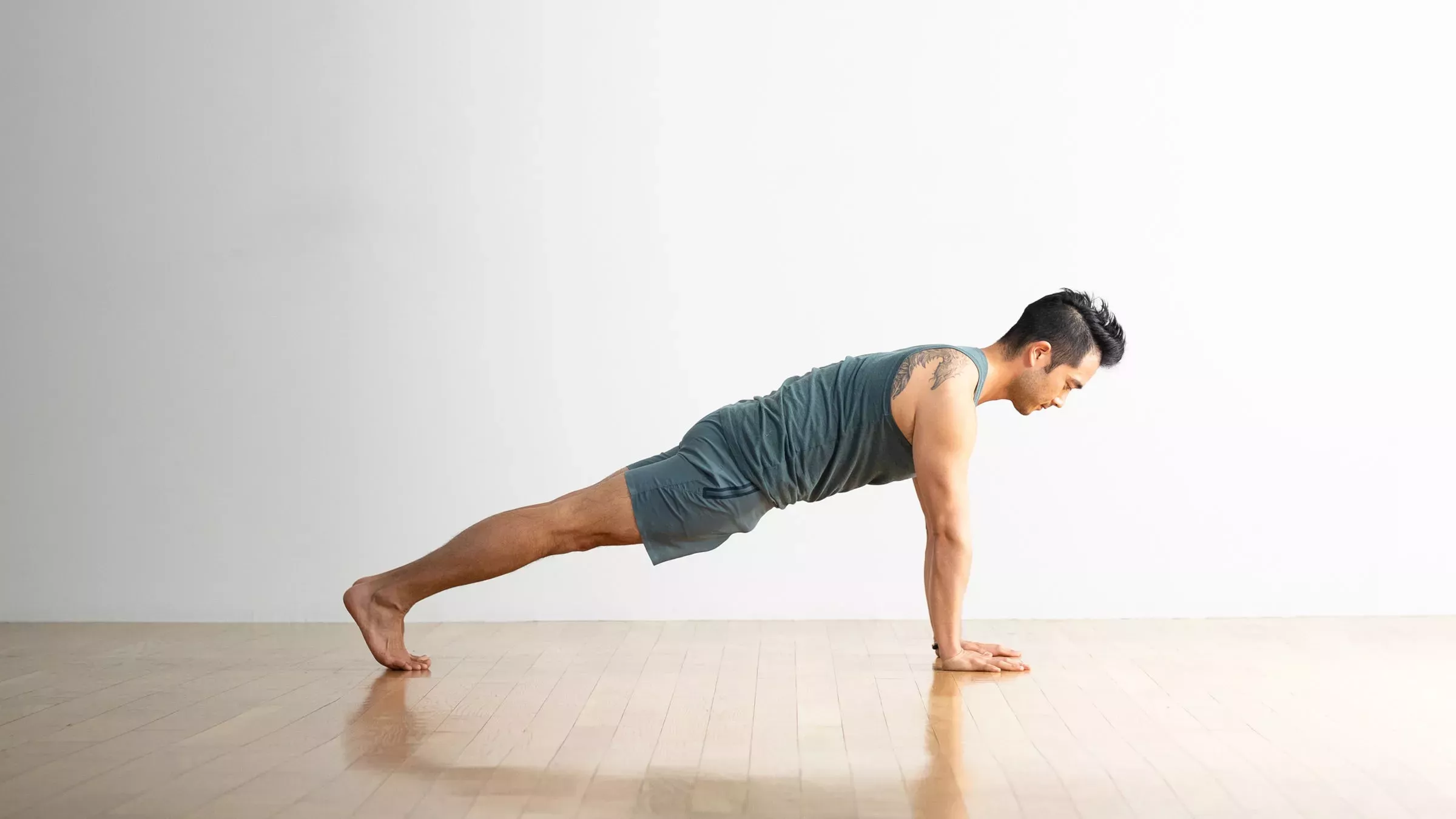 Una práctica de yoga de 20 minutos para olvidarse de la jornada laboral