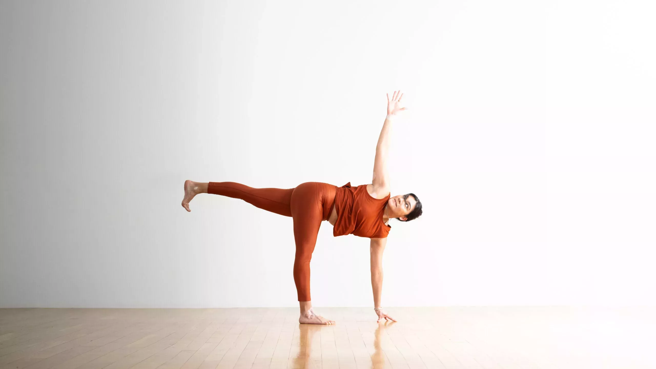 Una práctica de yoga de 20 minutos para olvidarse de la jornada laboral