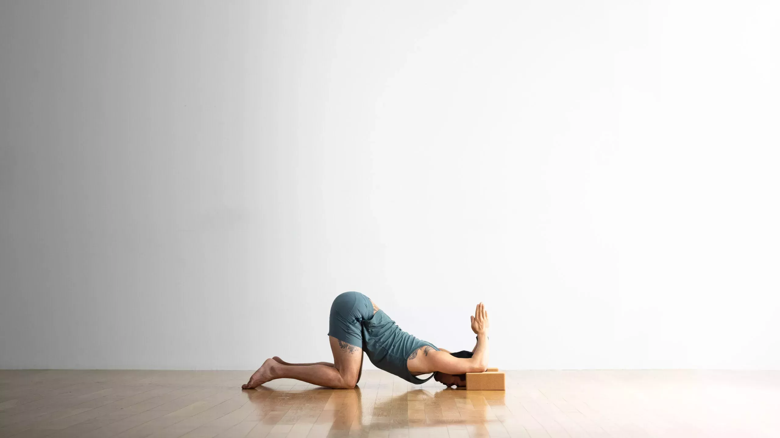 Una práctica de yoga de 20 minutos para olvidarse de la jornada laboral