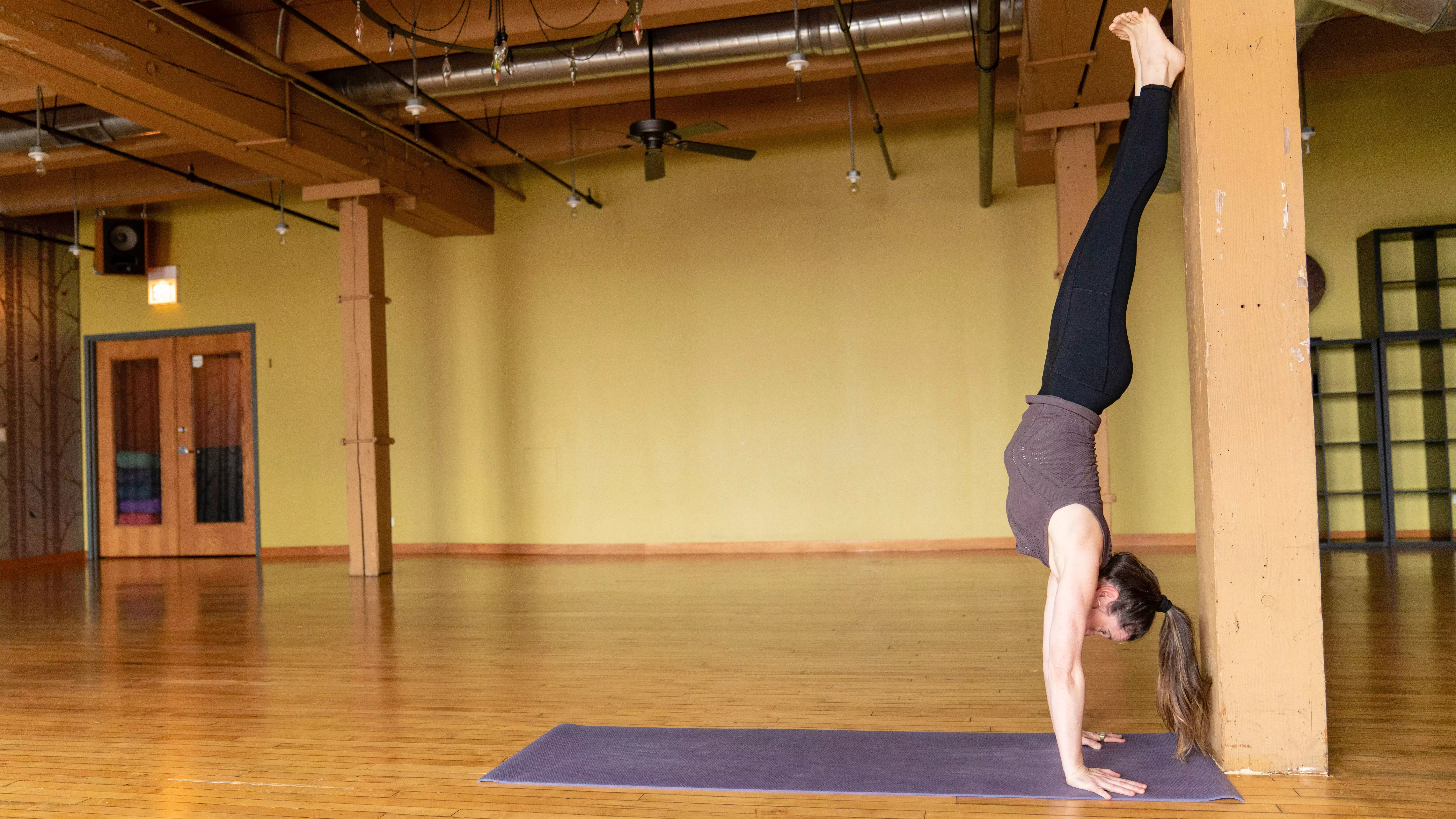 11 posturas de yoga para fortalecer todo el cuerpo