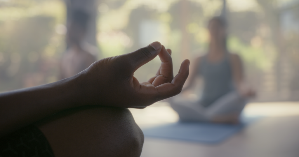 4 formas de practicar yoga con respeto