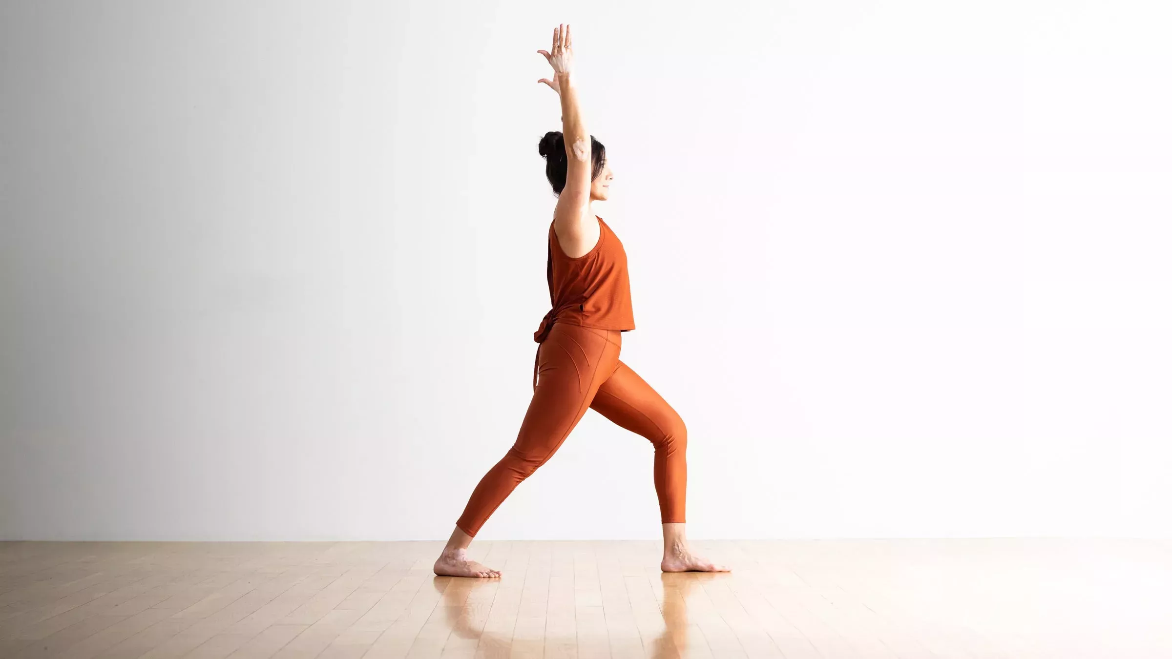 20 trucos para practicar yoga si tienes los isquiotibiales (insoportablemente) tensos