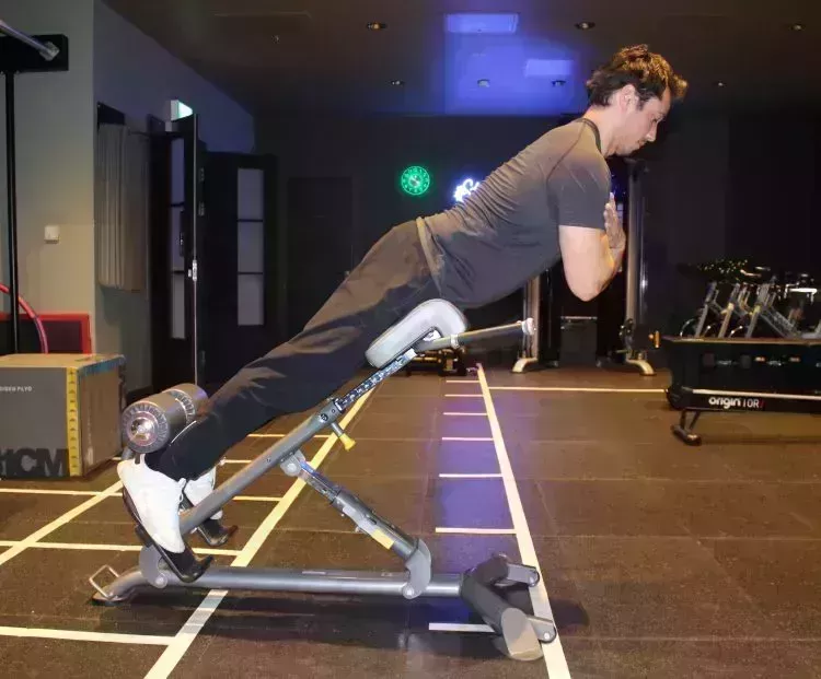 Estos son los ejercicios lumbares más eficaces para mejorar la fuerza, la postura y el rendimiento deportivo