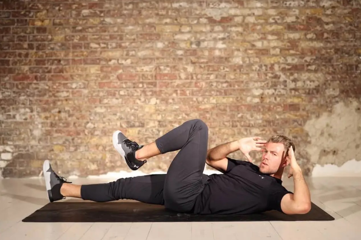 Haz este ejercicio de abdominales con el peso del cuerpo en sólo 20 minutos