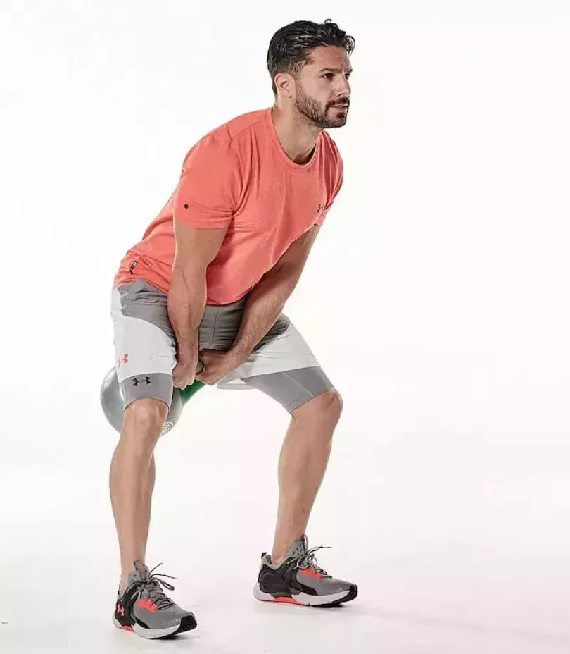 Prueba este entrenamiento HIIT con kettlebell para quemar grasa y conseguir una explosión de todo el cuerpo