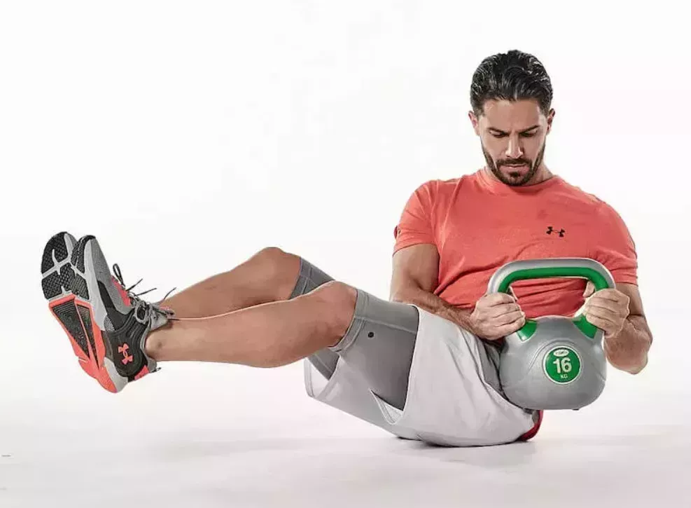 Prueba este entrenamiento HIIT con kettlebell para quemar grasa y conseguir una explosión de todo el cuerpo