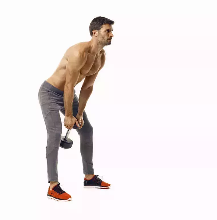 Prueba este entrenamiento HIIT con mancuernas para quemar todo el cuerpo en casa