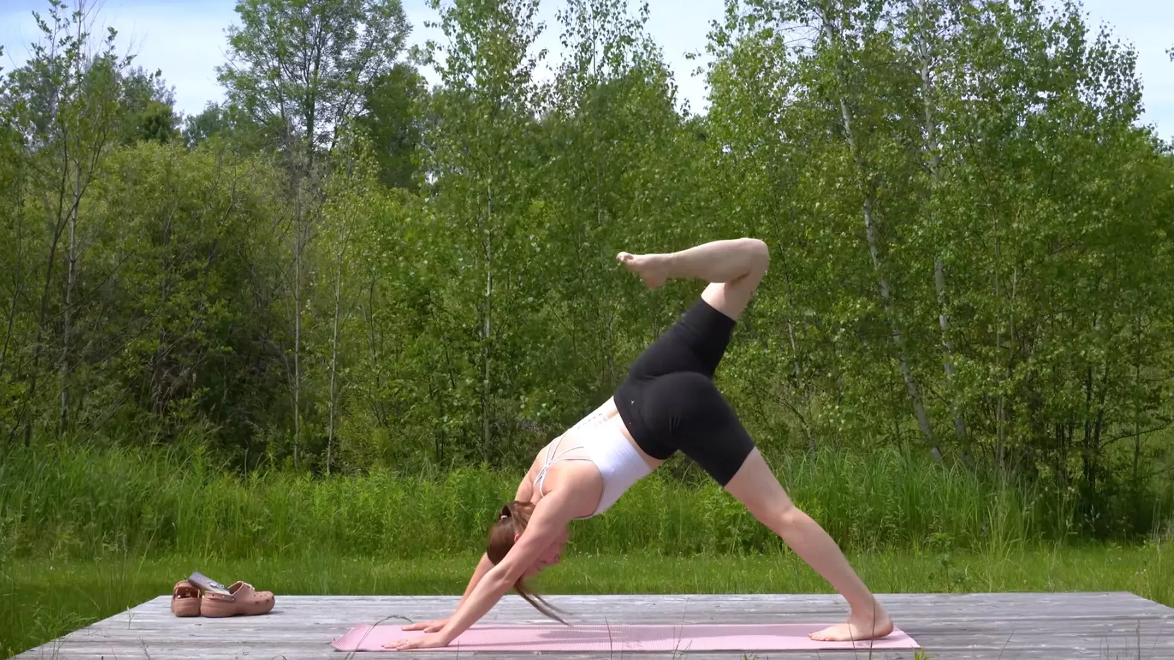 15 minutos de yoga matutino (y ejercicio para todo el cuerpo) para empezar el día