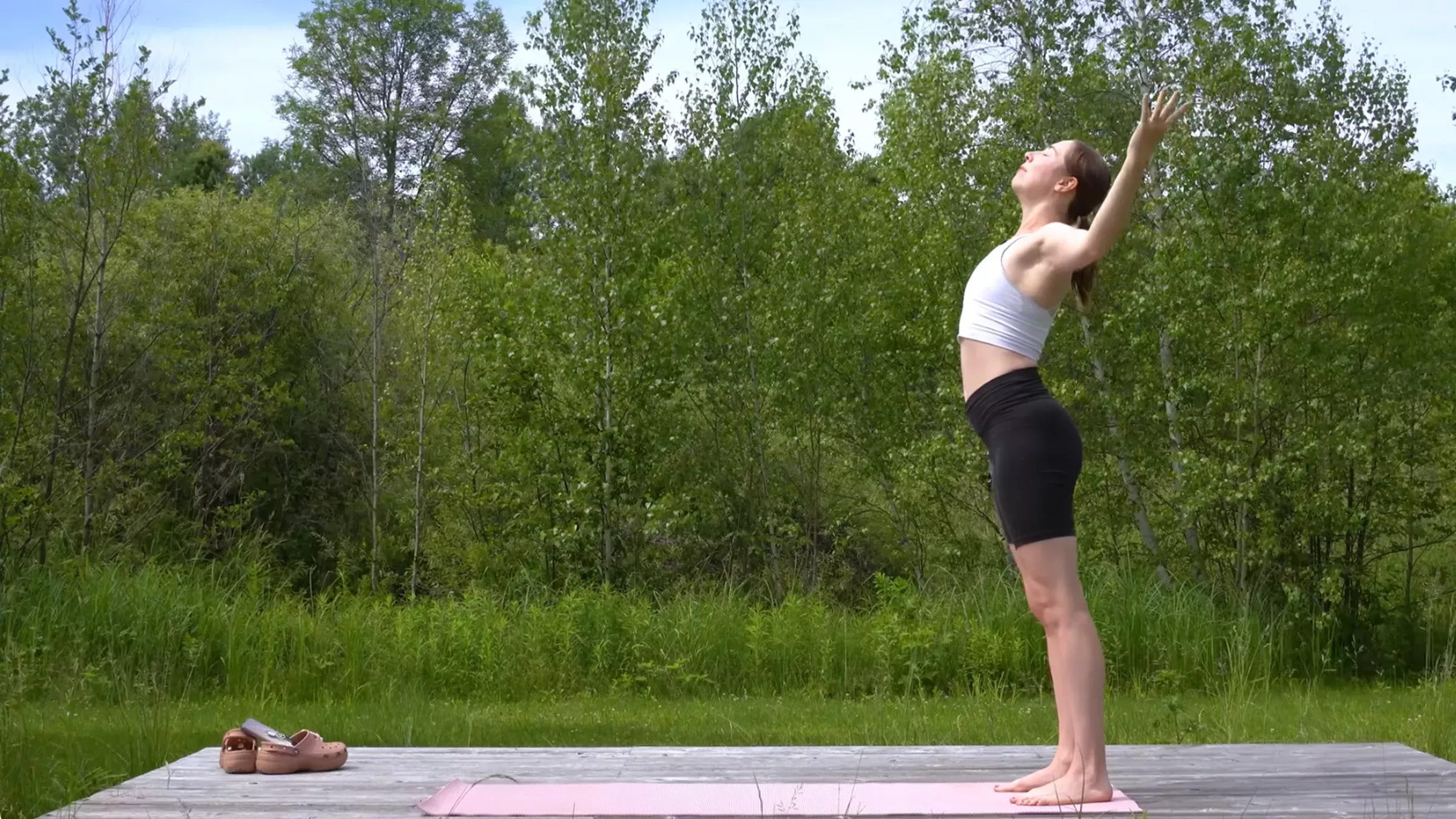 15 minutos de yoga matutino (y ejercicio para todo el cuerpo) para empezar el día