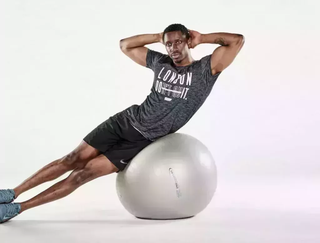 Los mejores ejercicios con pelota para mejorar la estabilidad del tronco