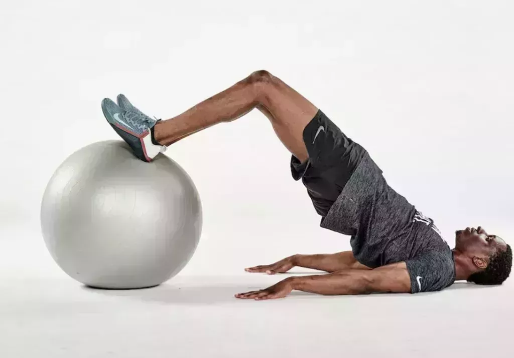 Los mejores ejercicios con pelota para mejorar la estabilidad del tronco