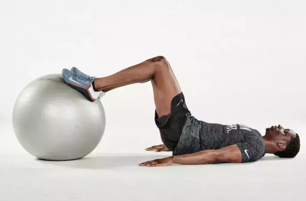 Los mejores ejercicios con pelota para mejorar la estabilidad del tronco