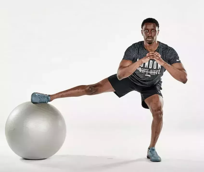 Los mejores ejercicios con pelota para mejorar la estabilidad del tronco