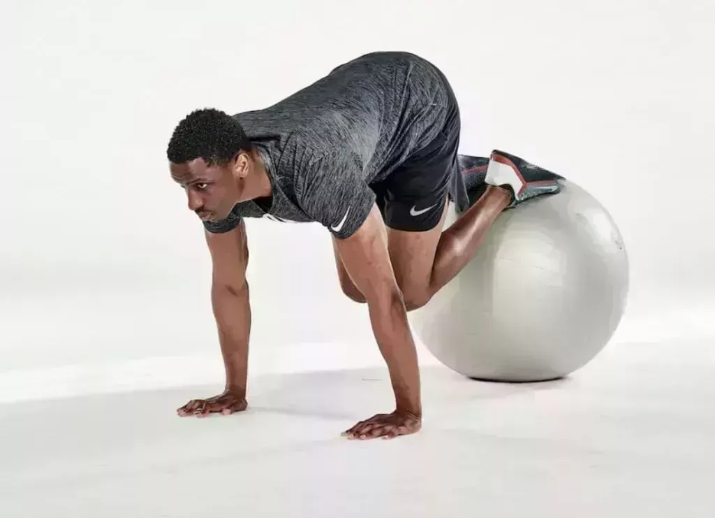 Los mejores ejercicios con pelota para mejorar la estabilidad del tronco