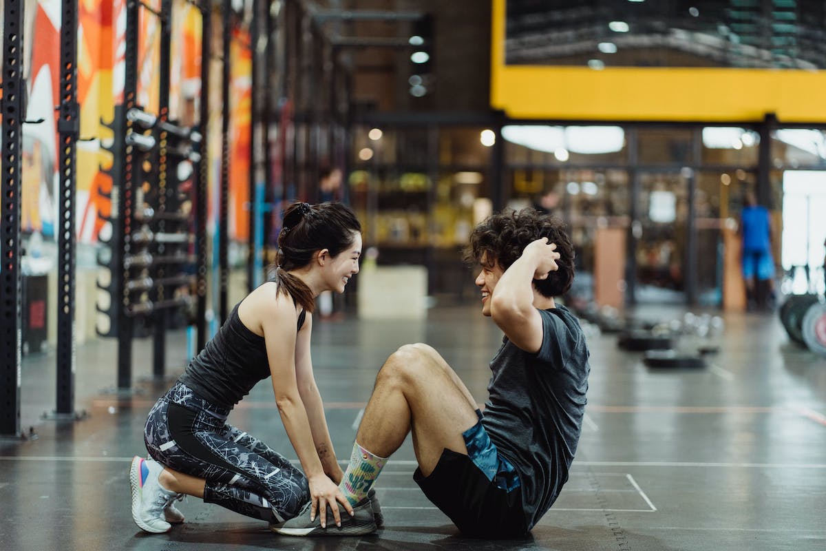 
		Cómo hacer abdominales correctamente: El ejercicio clásico que la mayoría de la gente hace mal