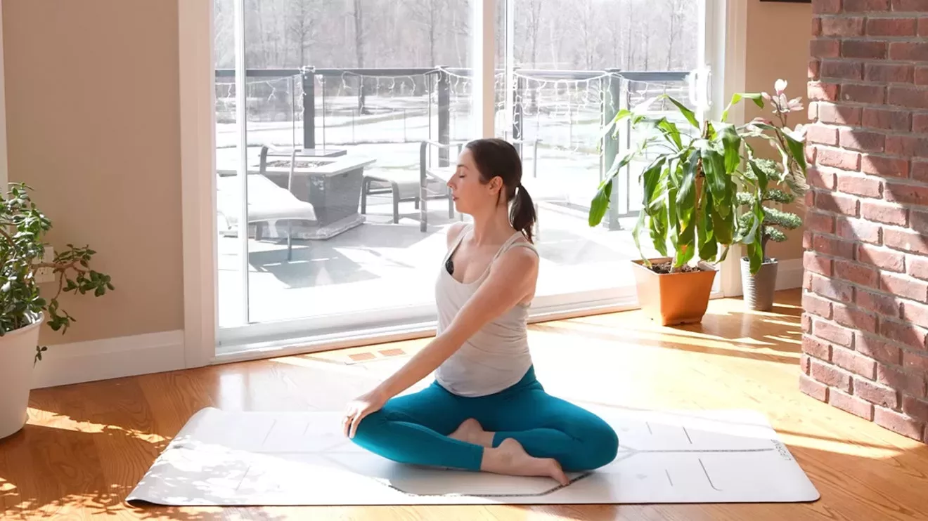 Una práctica de yoga de 15 minutos con las manos libres (sin down dogs, planks, chaturangas ni tablas)