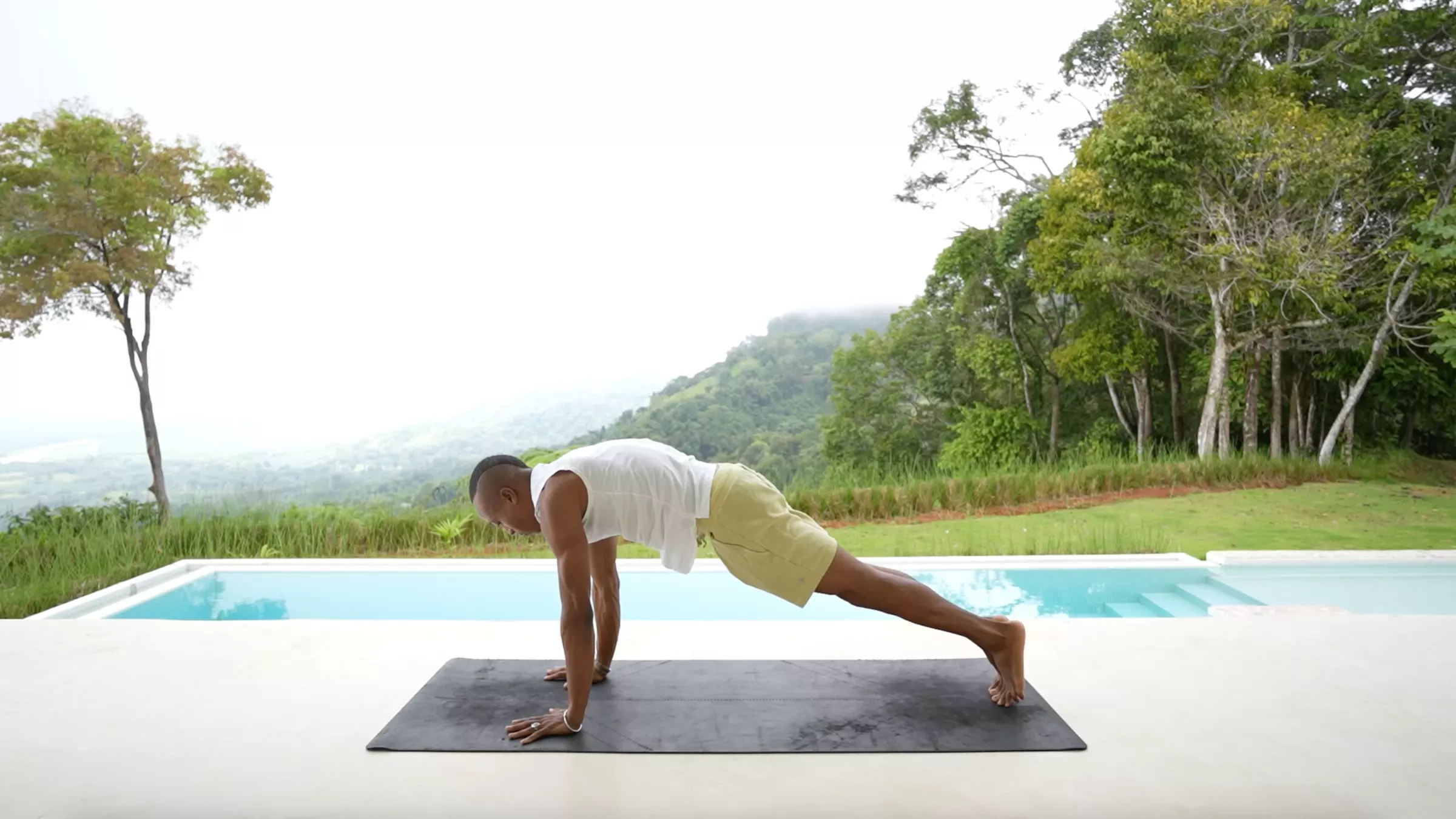 ¿Te sientes lento? Este flujo de yoga energizante pondrá en marcha tu vitalidad.