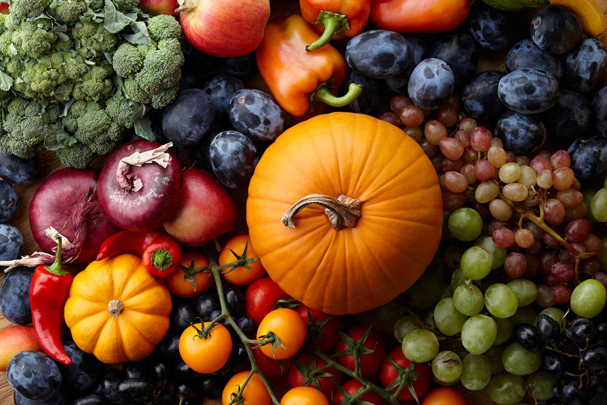 15 Mejores Frutas y Verduras para Comprar Frescas Esta Temporada de Otoño