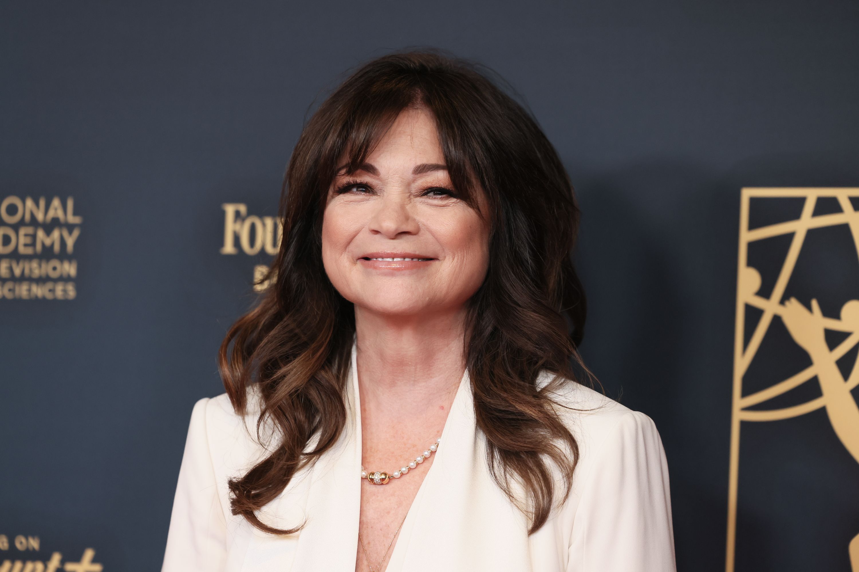 A sus 64 años, Valerie Bertinelli comparte una imagen de su lesión tras una caída