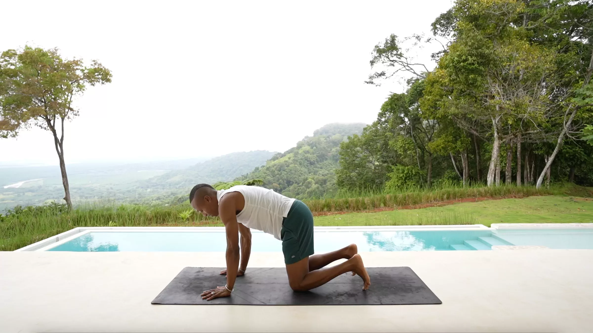 Este sencillo flujo de yoga ayuda a restablecer la mente y el cuerpo