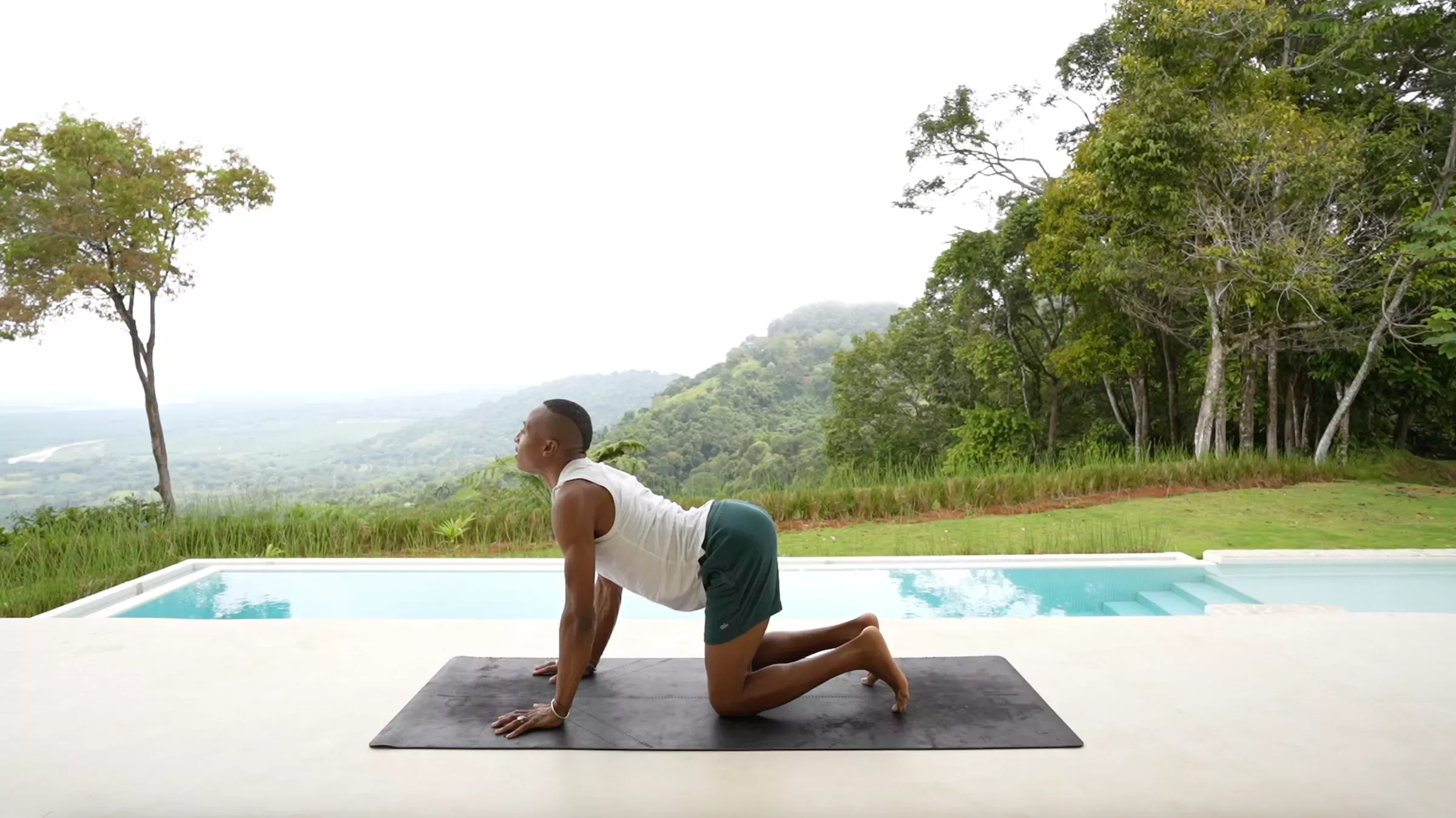 Este sencillo flujo de yoga ayuda a restablecer la mente y el cuerpo