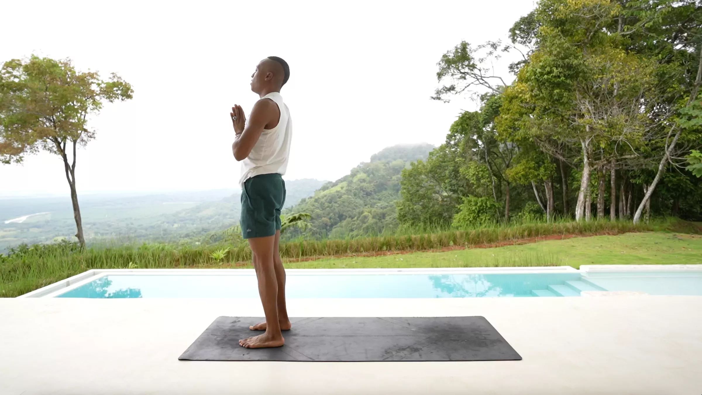 Este sencillo flujo de yoga ayuda a restablecer la mente y el cuerpo