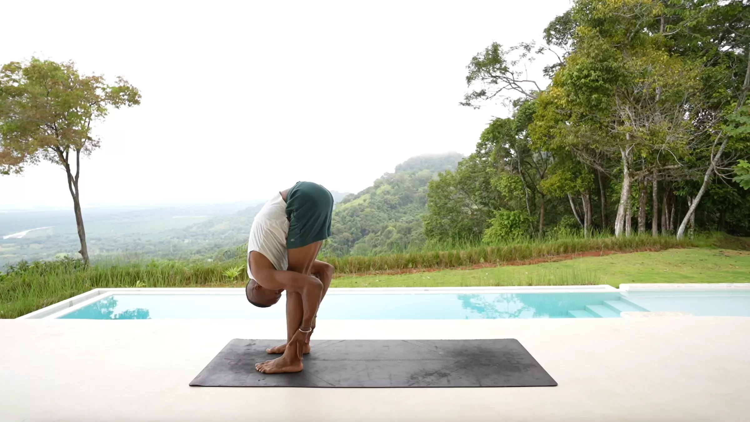 Este sencillo flujo de yoga ayuda a restablecer la mente y el cuerpo