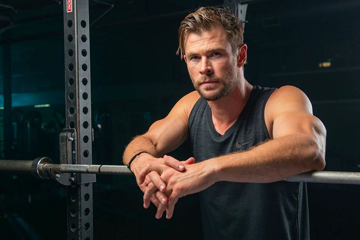 Prueba el entrenamiento de Chris Hemsworth con pesas para ganar fuerza y resistencia.