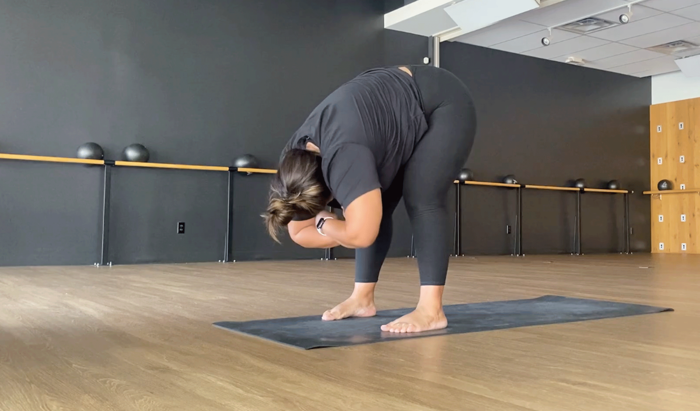 Cómo Usar la Prefiguración para Preparar a los Estudiantes de Yoga para la Plancha Lateral