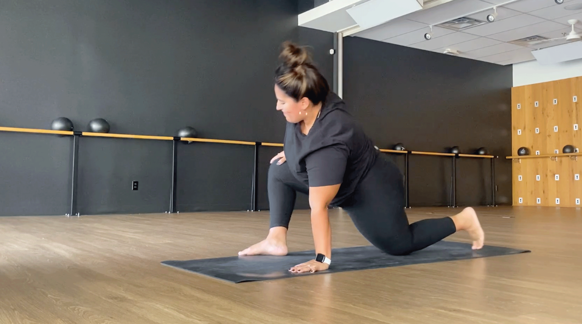 Cómo Usar la Prefiguración para Preparar a los Estudiantes de Yoga para la Plancha Lateral