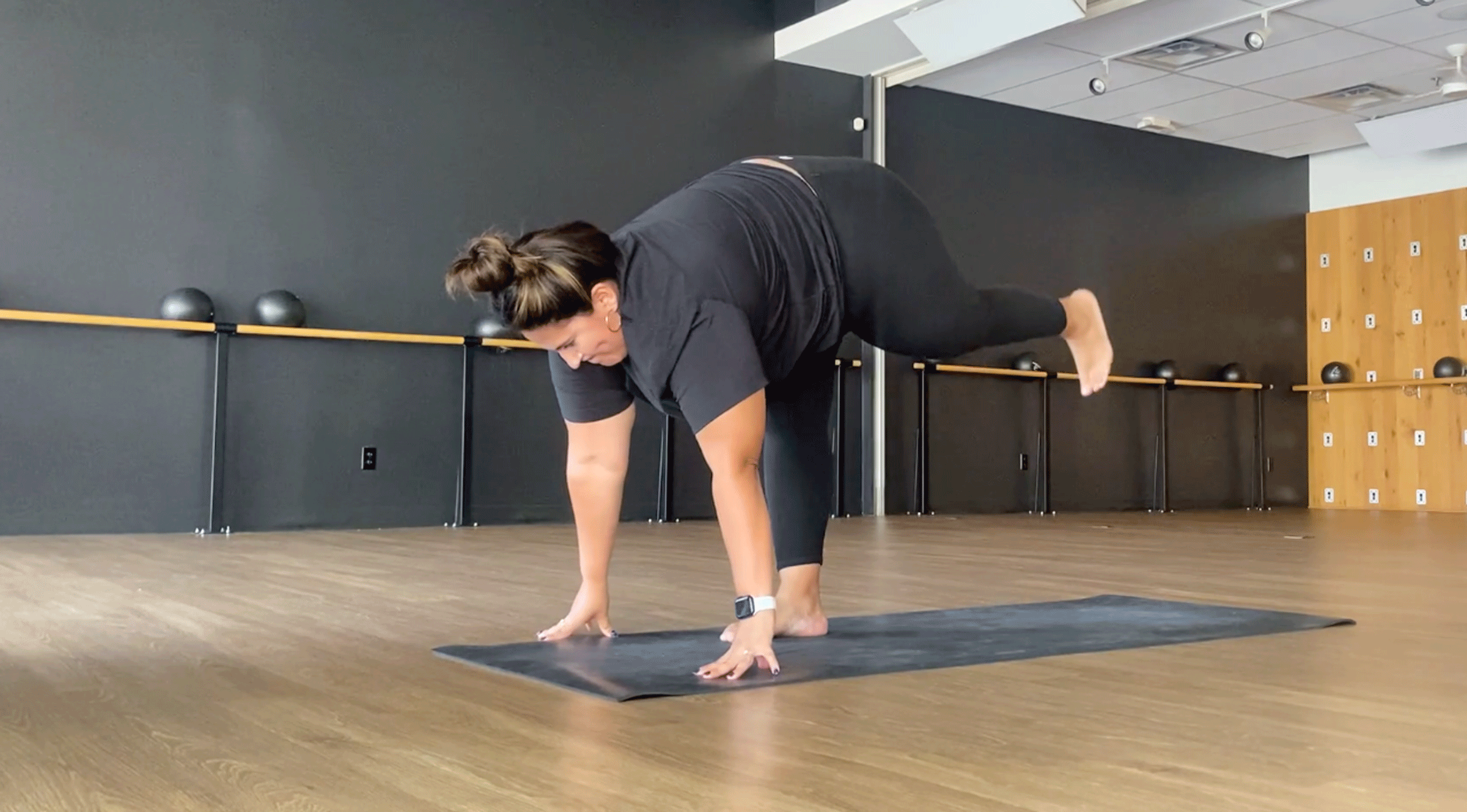 Cómo Usar la Prefiguración para Preparar a los Estudiantes de Yoga para la Plancha Lateral