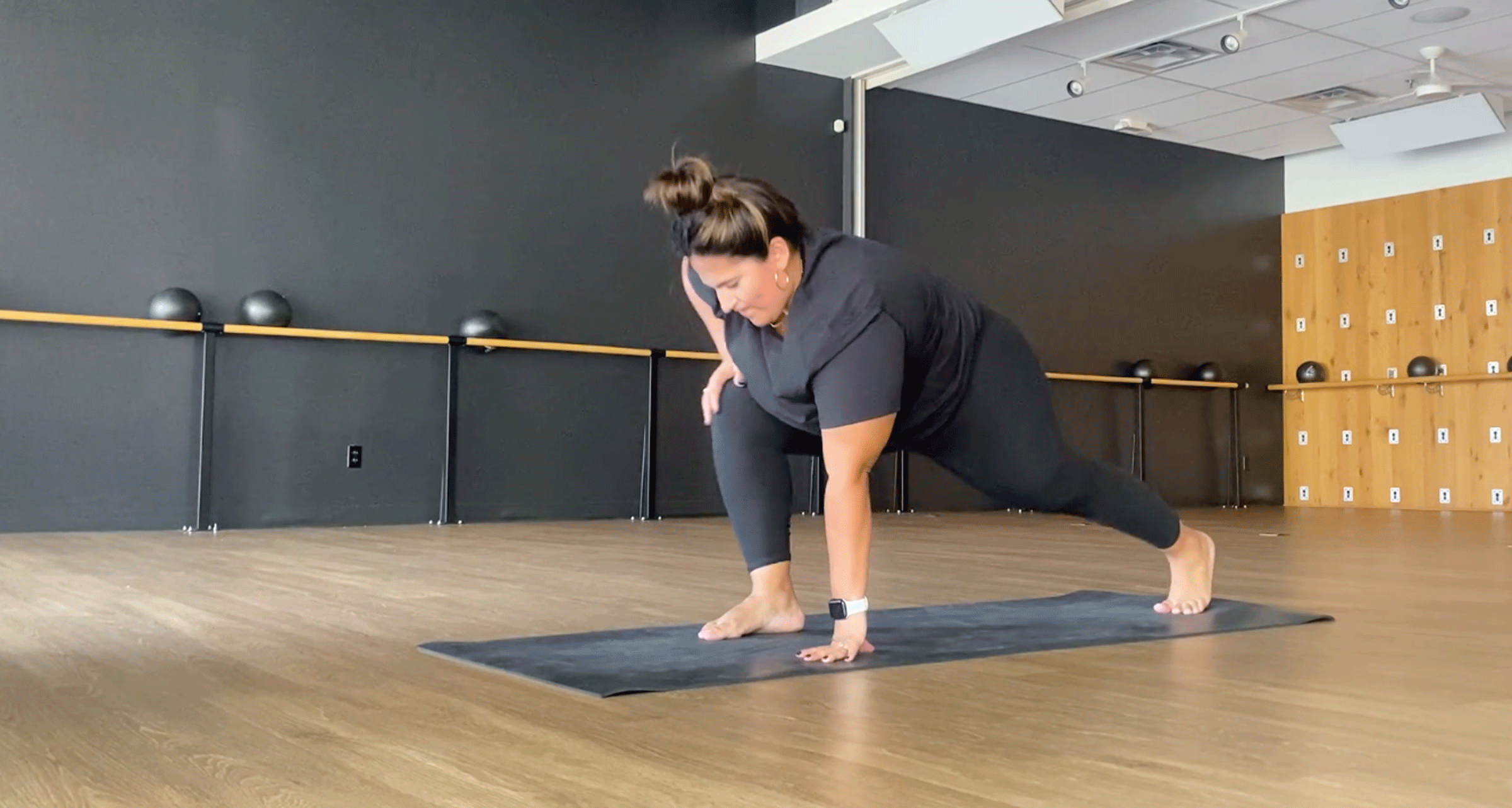 Cómo Usar la Prefiguración para Preparar a los Estudiantes de Yoga para la Plancha Lateral