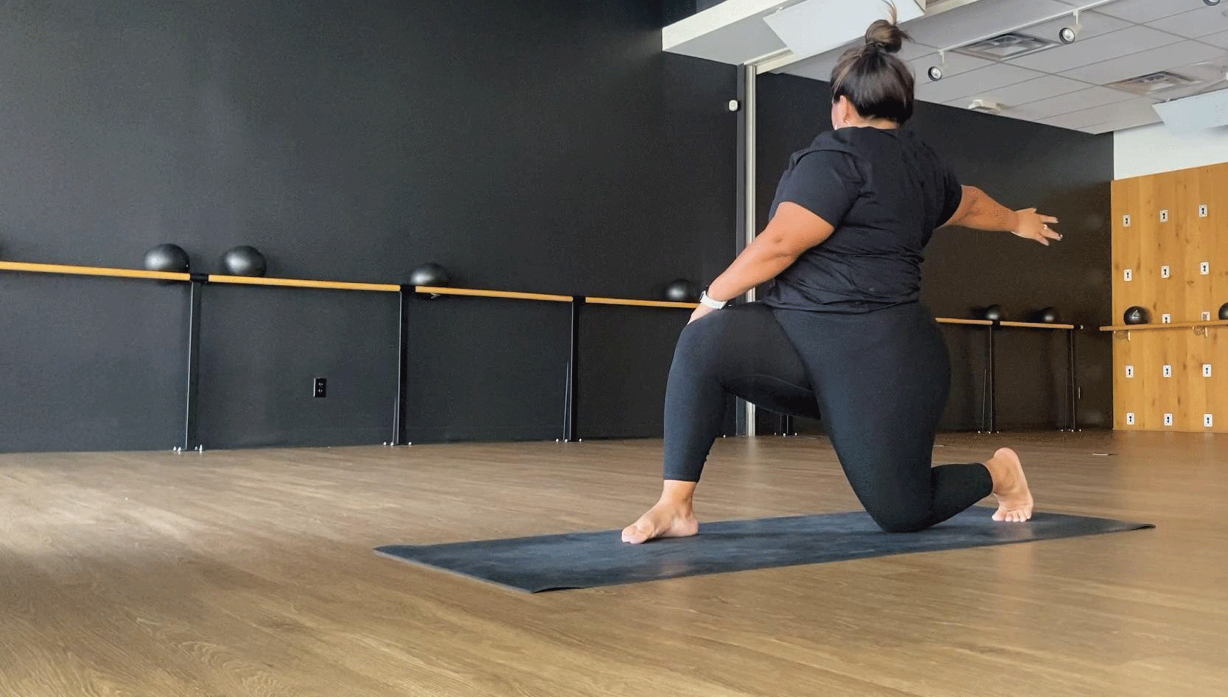 Cómo Usar la Prefiguración para Preparar a los Estudiantes de Yoga para la Plancha Lateral