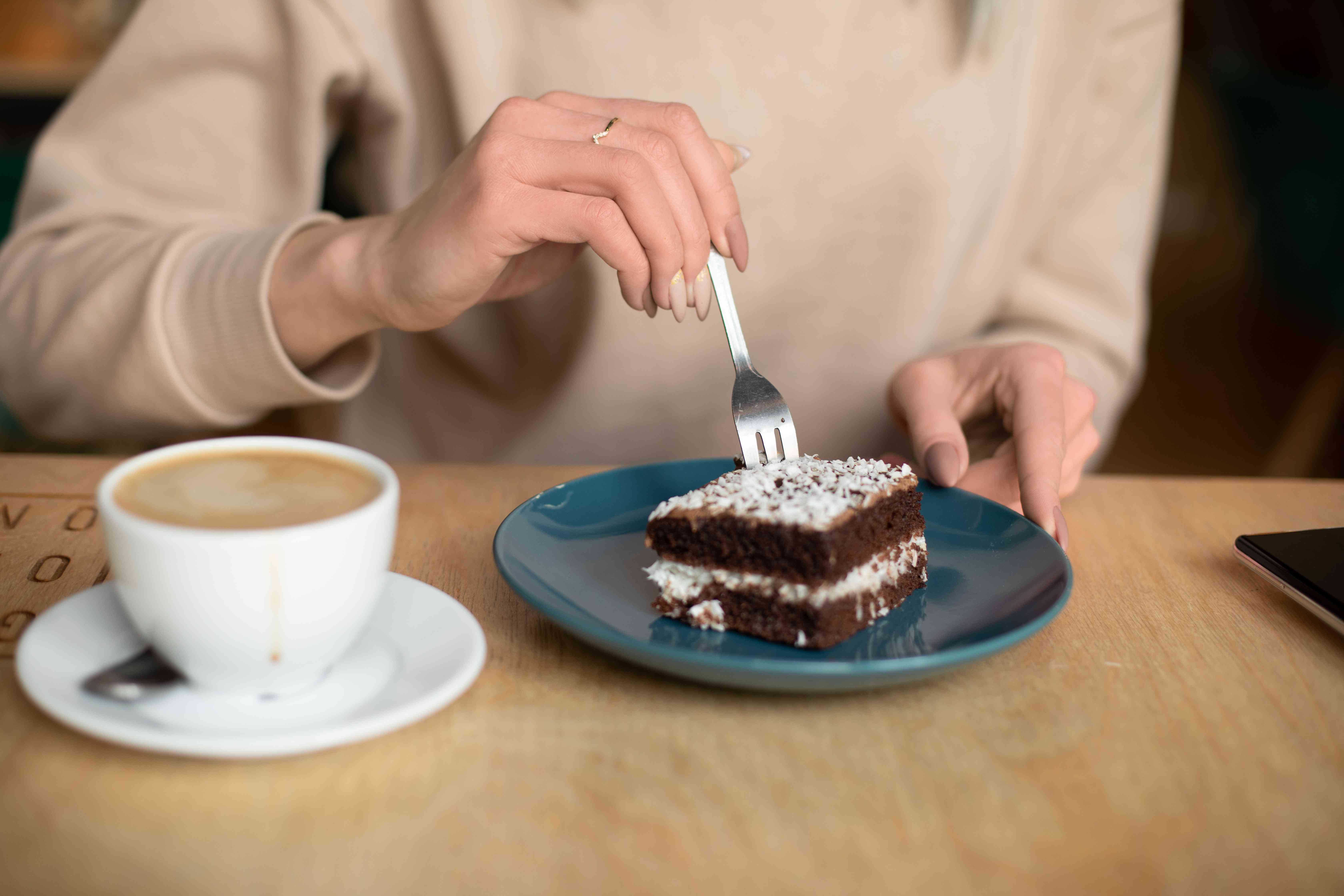 Nueva investigación muestra que comer un dulce ocasional es mejor para tu corazón que no consumir azúcar en absoluto