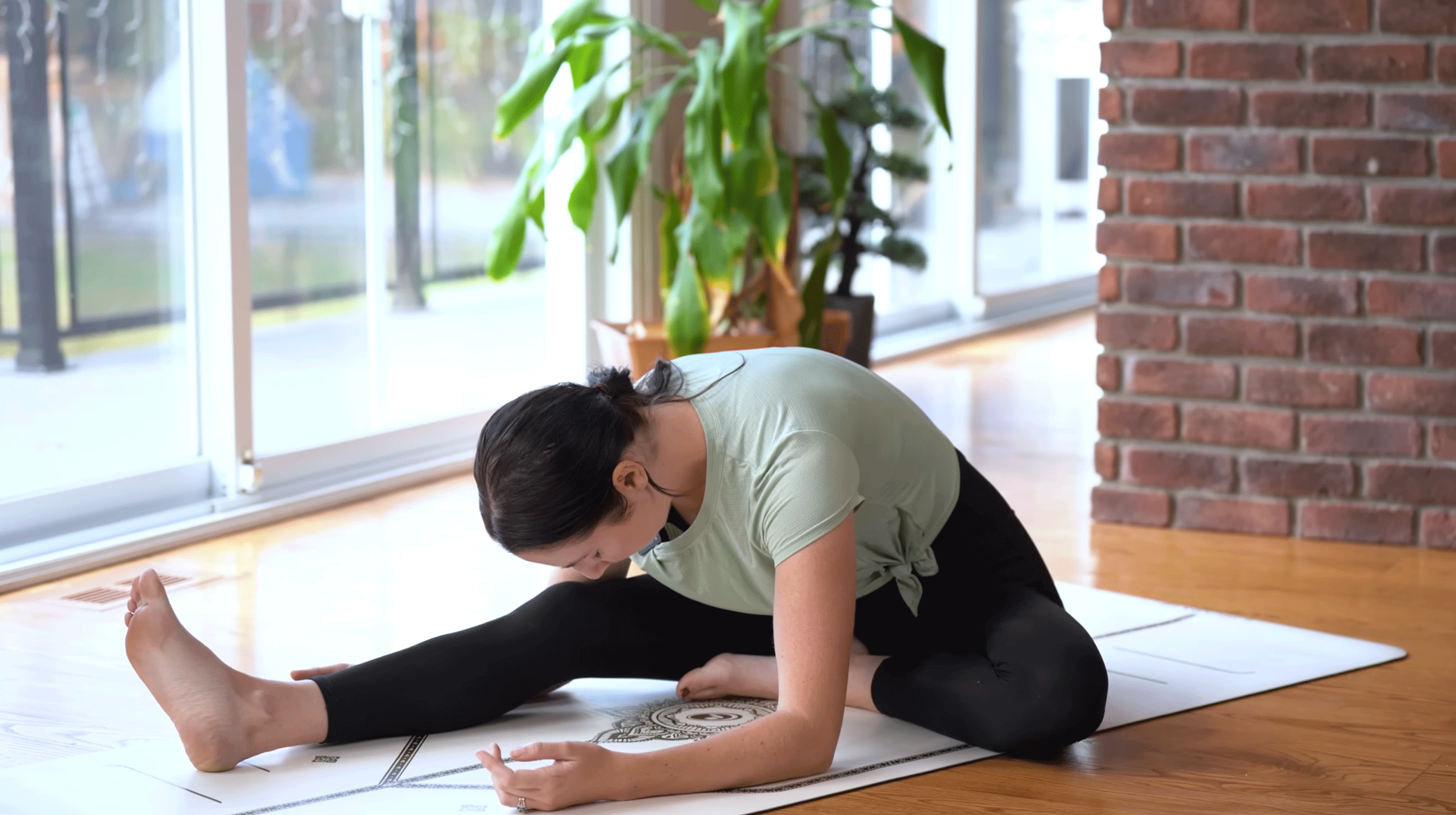 Yoga Matutino de 15 Minutos para el Dolor y Rigidez en la Parte Baja de la Espalda (Que Puedes Hacer en la Cama)