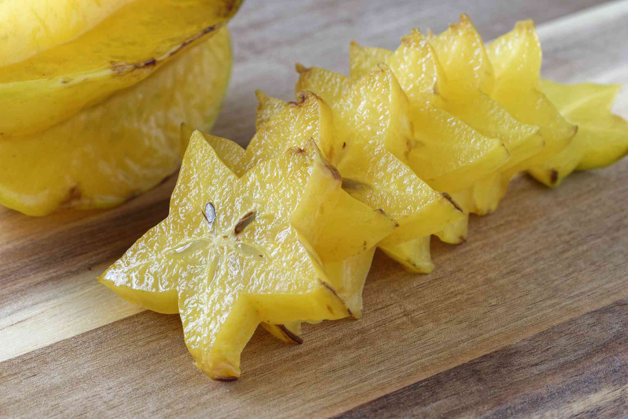 8 Maneras Creativas de Comer Carambola