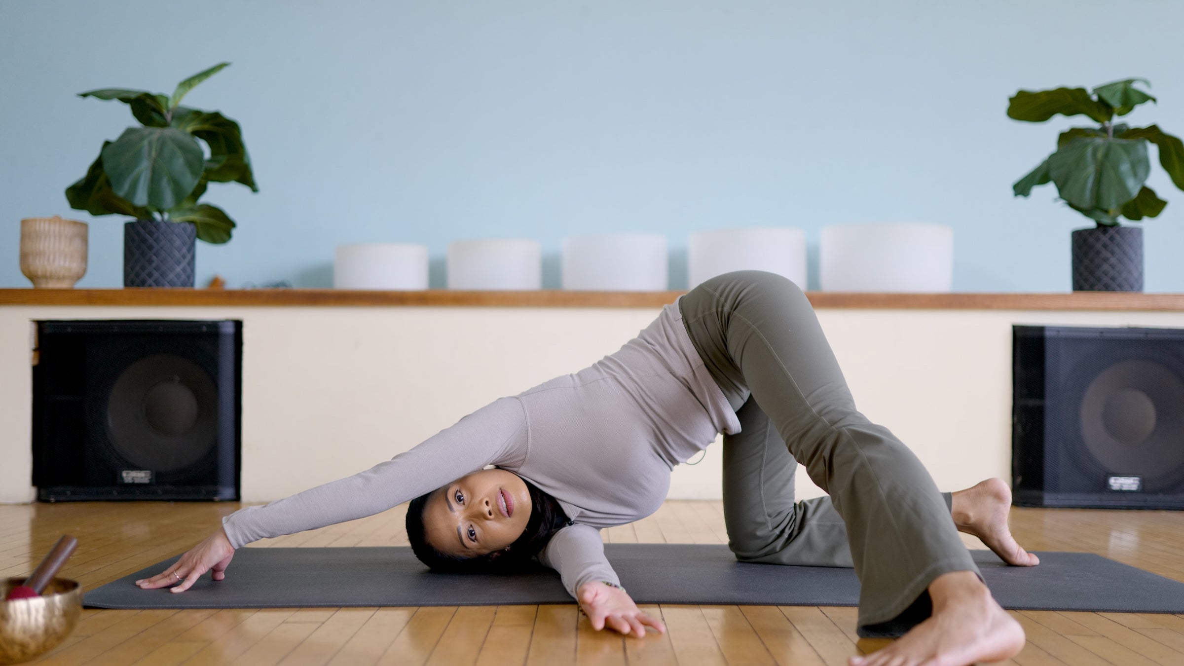 Una Fluidez Rápida de Yoga para Ayudarte a Reducir la Velocidad