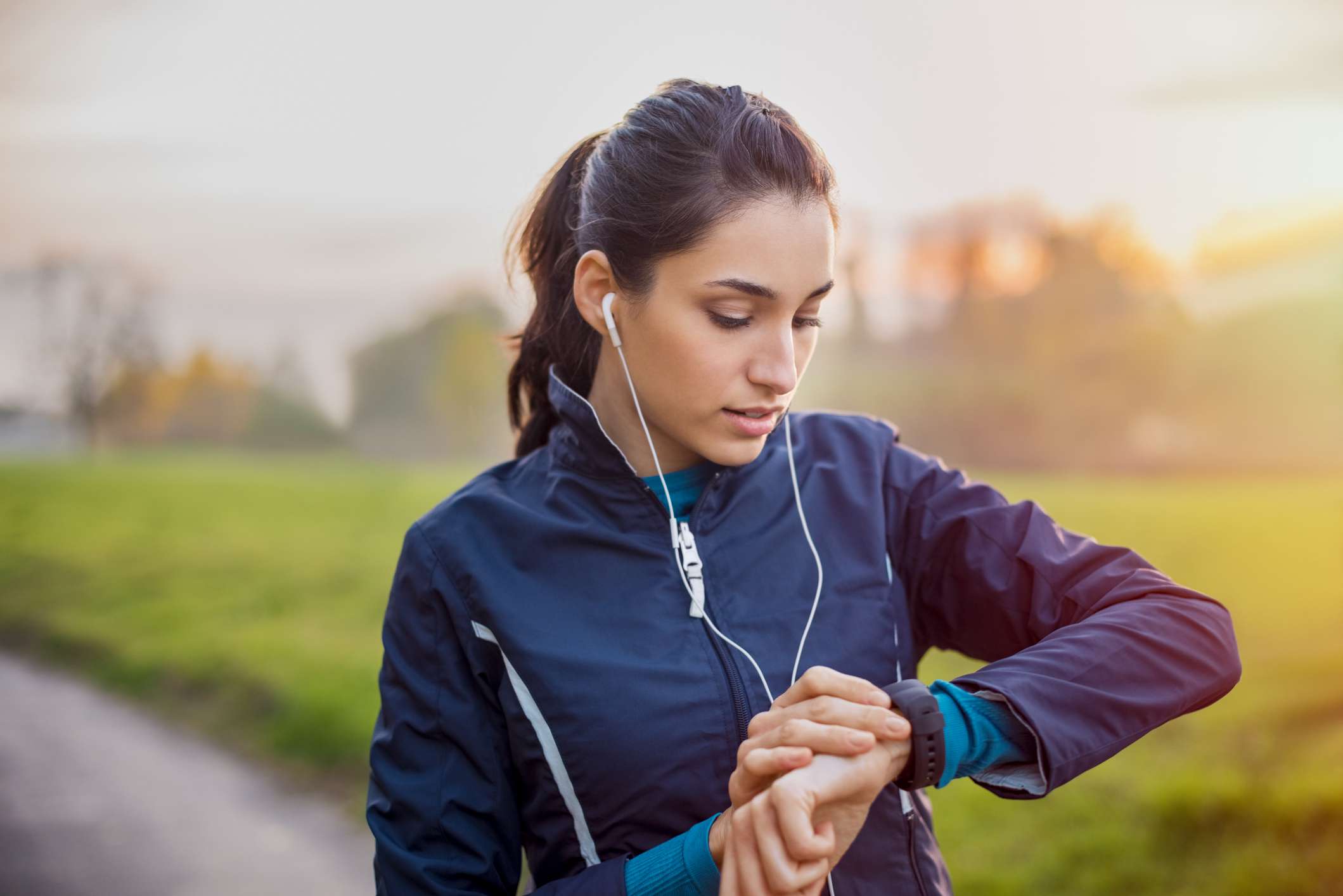 ¿Son mejores los entrenamientos por la mañana o por la noche para tu salud? Aquí está lo que dice la investigación