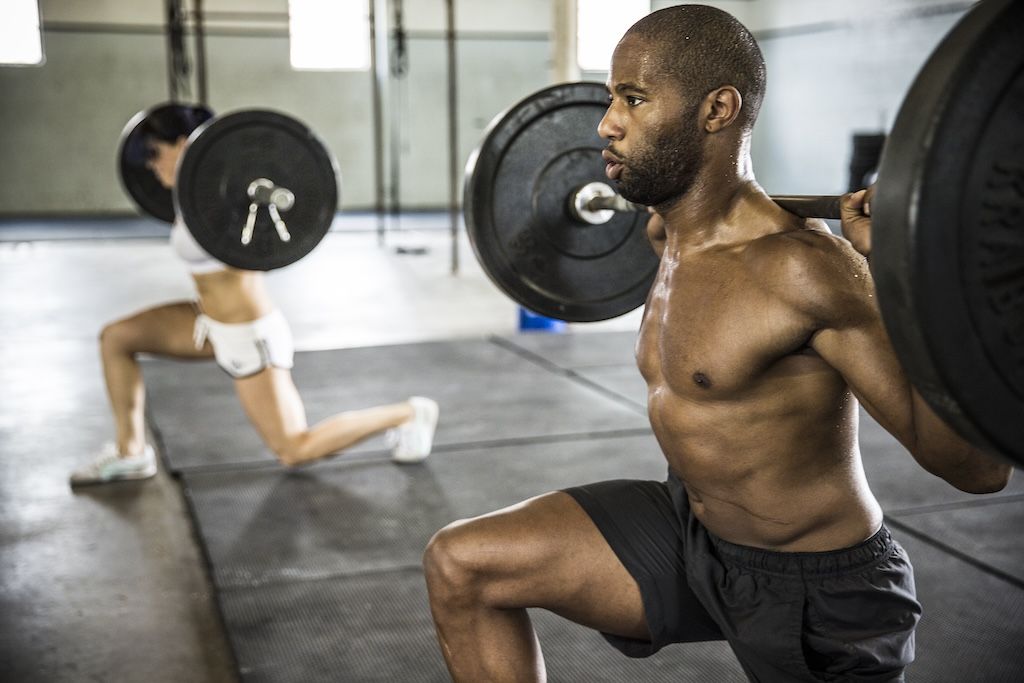 Desafía tus piernas con este reto de lunges de 30 minutos